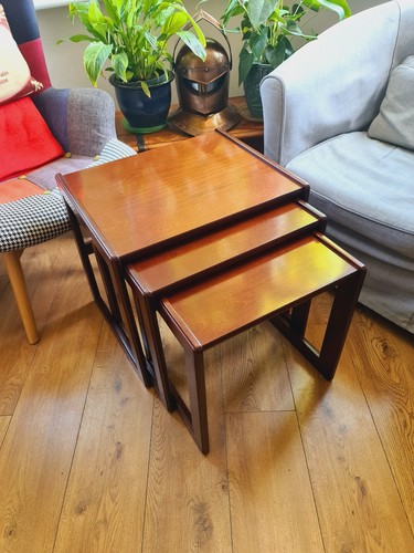 Plan teak wood nest of - g,